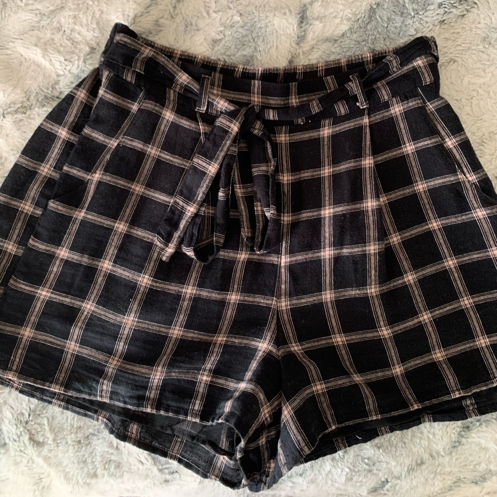 ✨ PLAID AE FLOWY SHORTS ✨